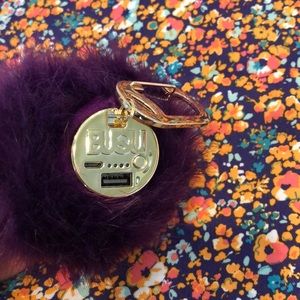 Portable fluffy Pom Pom charger
